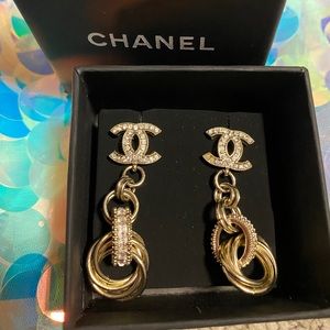Beautiful Chanel earrings dangle gold and crystal